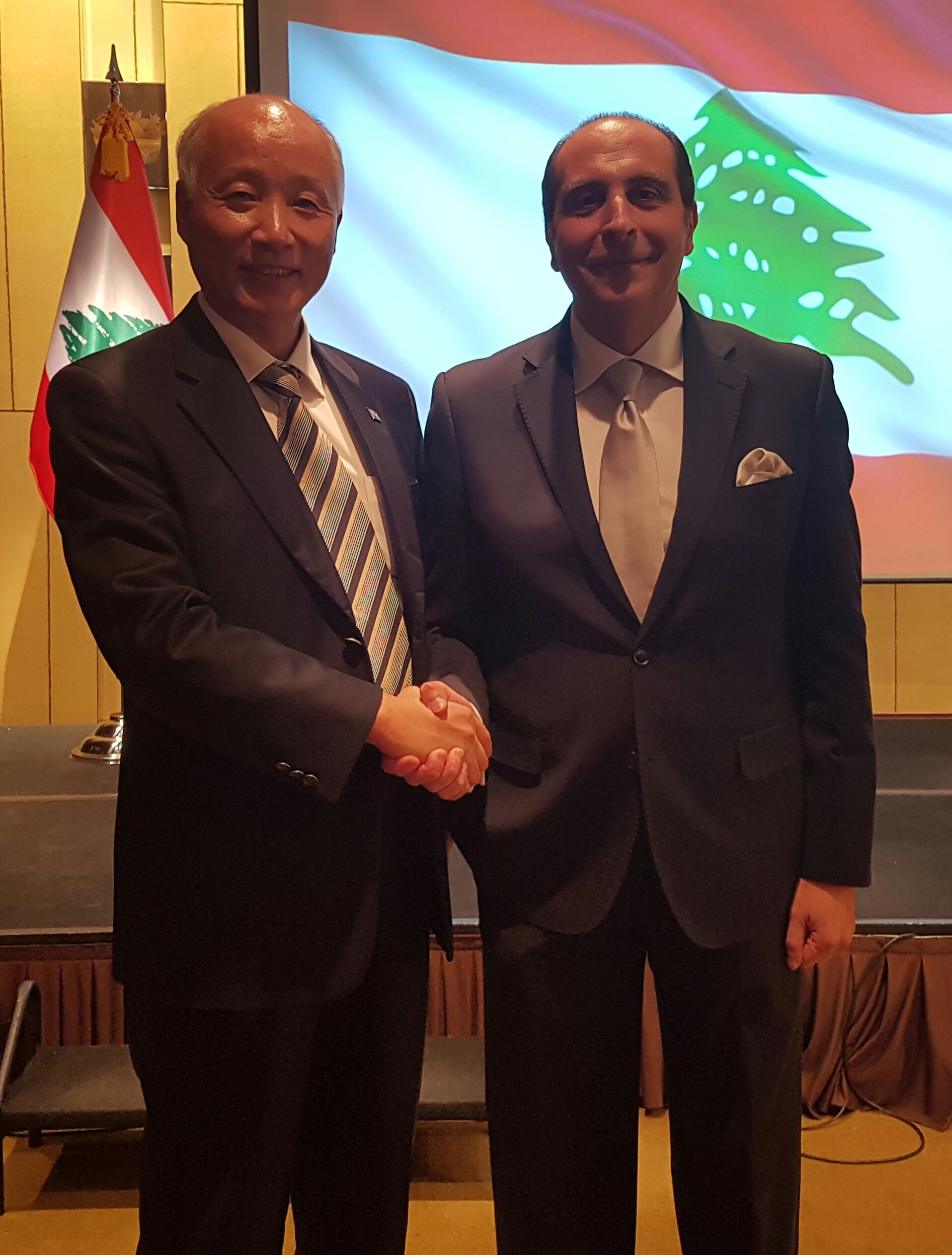 레바논 National day 리셉션 레바논 대사와 악수를 나누고 있는 총재 예하 (2018.11.22)
Hyatt Hotel